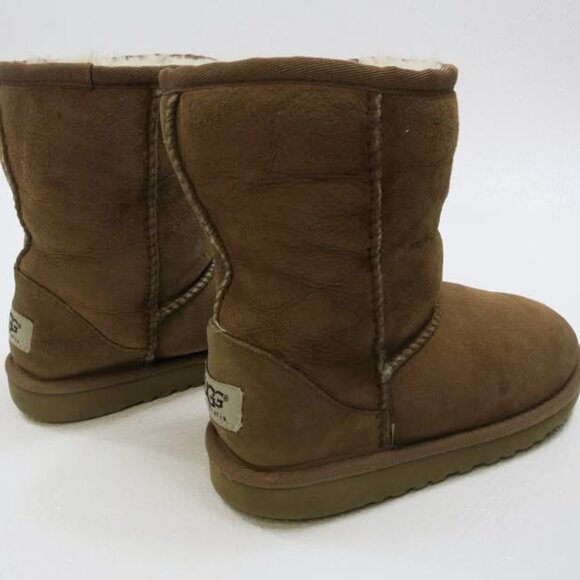 UGG Australia #5251 Classic Short Insulated Boots Shoes Winter Insulated Kids 2 - Picture 4 of 6